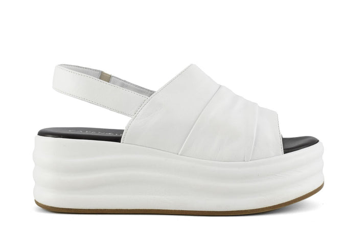 SANDALO SU ZEPPA CON GRINZE IN NAPPA