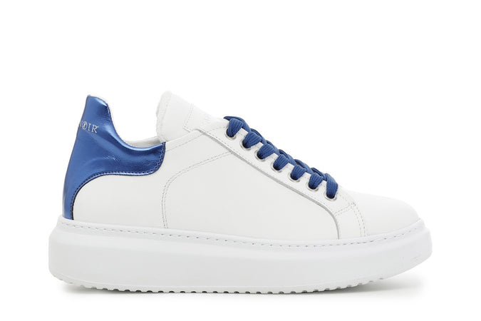 SNEAKERS IN PELLE CON LACCI COLORATI