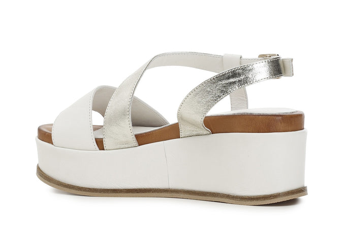 SANDALO ASIMMETRICO SU ZEPPA IN PELLE