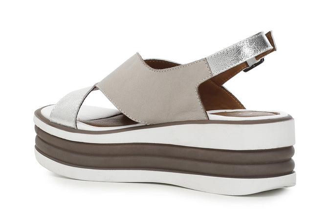 SANDALO ASIMMETRICO IN PELLE SU ZEPPA BICOLORE