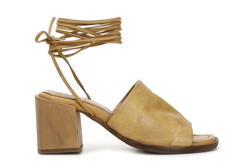 SANDALI SCHIAVA IN PELLE LAVATA