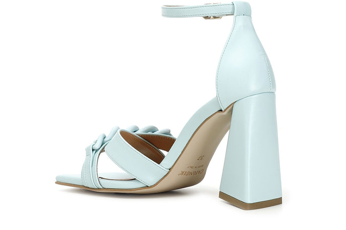 SANDALO CON ACCESSORIO CATENA