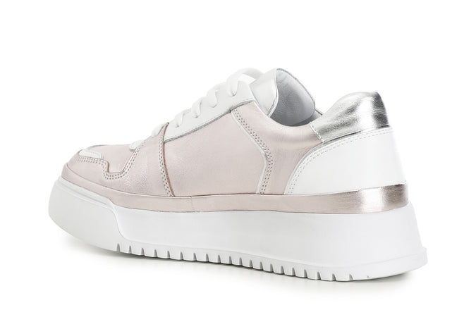 SNEAKERS IN PELLE METALLIZZATA CON LOGOIN RILIEVO