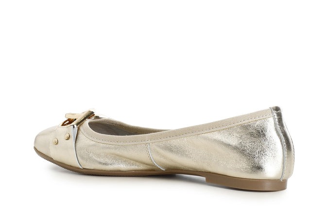 BALLERINA IN PELLE LAMINATA CON CATENA