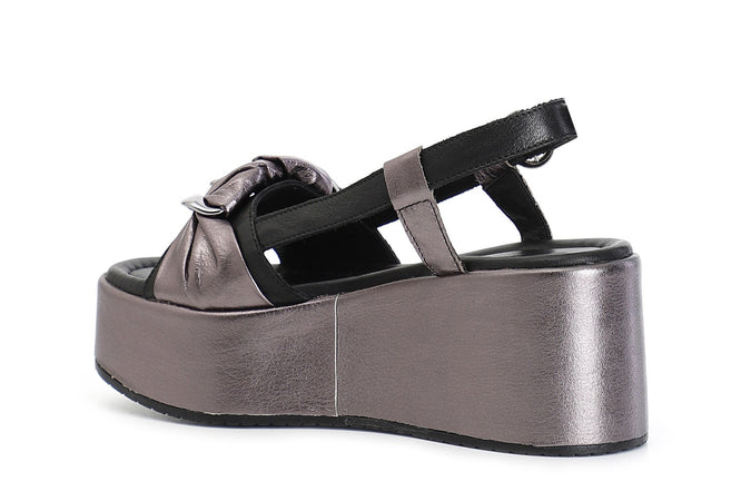 SANDALO IN PELLE CON CATENA