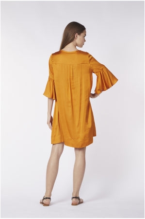 ABITO CON BALZA ALLE MANICHE