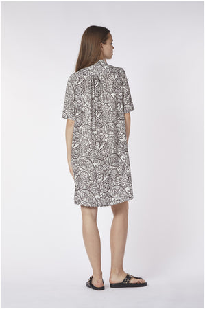 ABITO CON FUSCIACCA AL COLLO