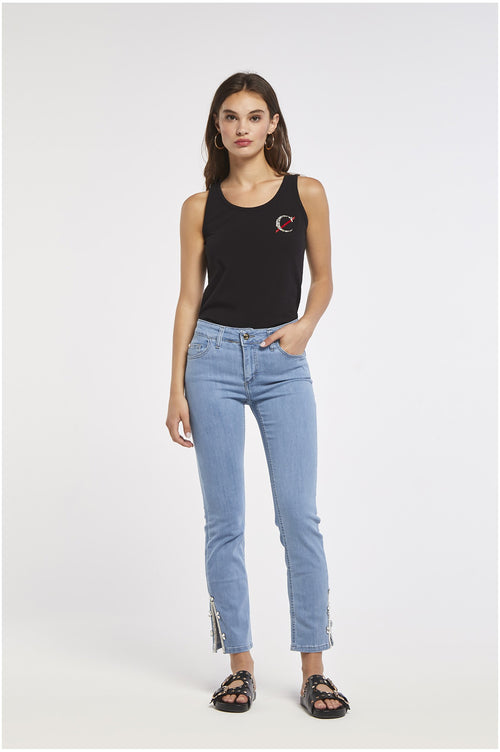 PANTALONE SLIM CON STRAS AL FONDO