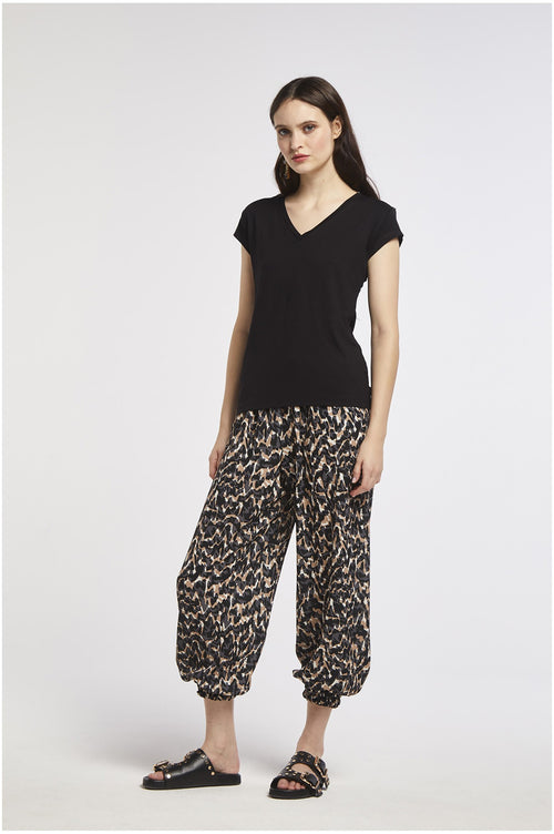 T SHIRT SCOLLO A V CON PLACCHETTE