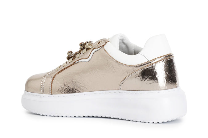 SNEAKERS IN MATERIALE LAMINATO CON ACCESSORI LEVA E METTI