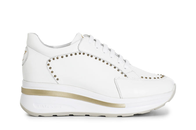 SNEAKERS IN PELLE CON BORCHIE