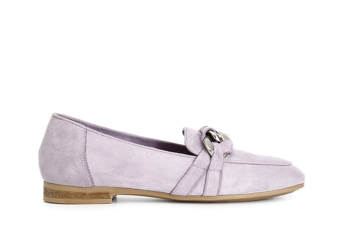 MOCASSINO IN PELLE SCAMOSCIATA CON MORSETTO CATENA