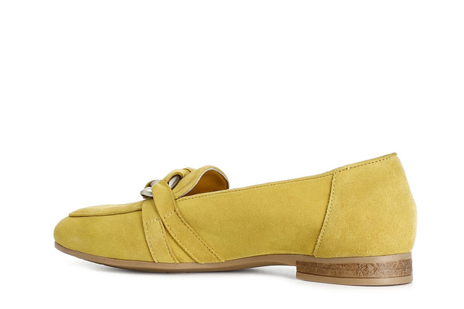 MOCASSINO IN PELLE SCAMOSCIATA CON MORSETTO CATENA