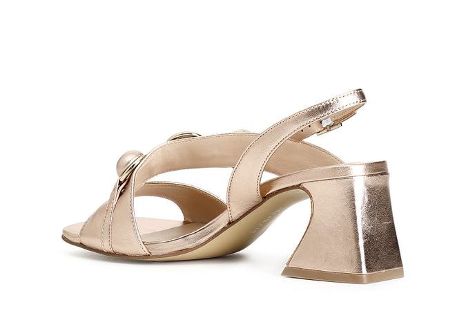 SANDALO ASIMMETRICO IN PELLE LAMINATA