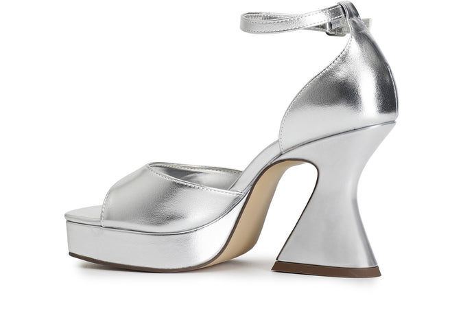 SANDALO CON TOPPONE EFFETTO LAMINATO