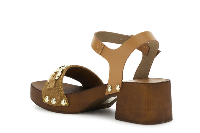 SANDALO IN PELLE SCAMOSCIATA CON MORSETTO