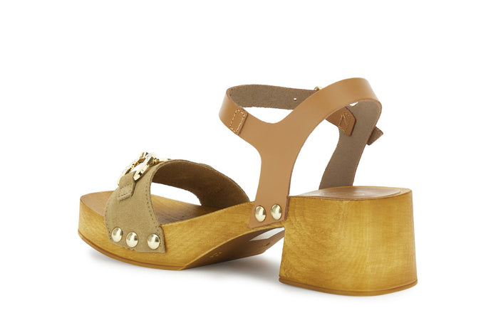 SANDALO IN PELLE SCAMOSCIATA CON MORSETTO