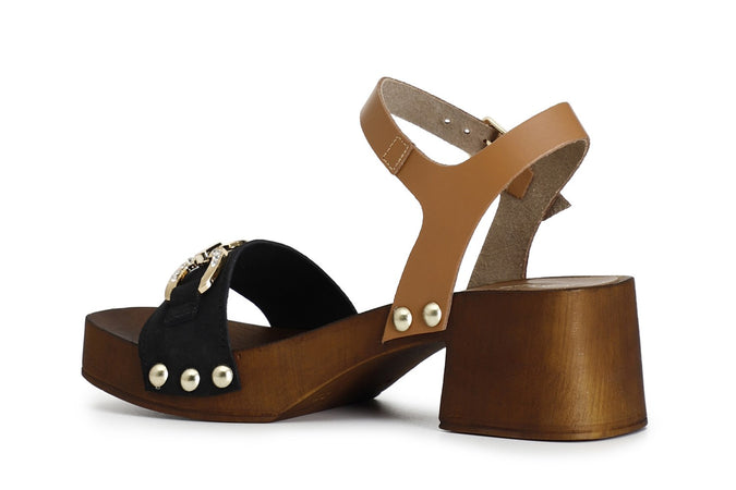 SANDALO IN PELLE SCAMOSCIATA CON MORSETTO