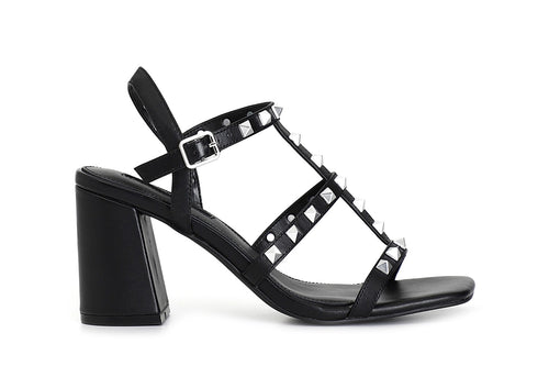 SANDALO IN PELLE CON BORCHIE