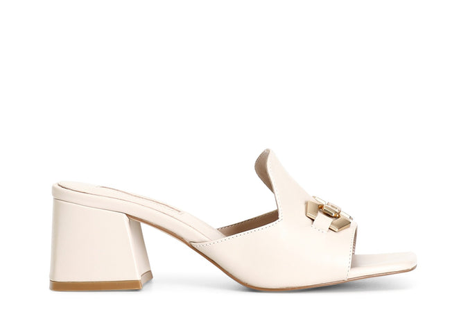 CIABATTA IN PELLE CON ACCESSORIO