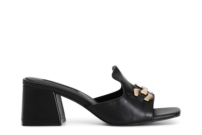 CIABATTA IN PELLE CON ACCESSORIO