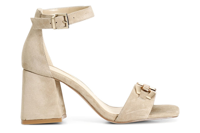 SANDALO CON ACCESSORIO IN PELLE SCAMOSCIATA