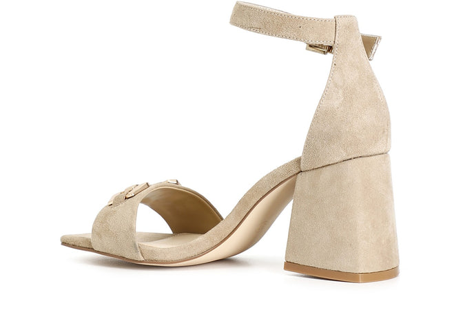 SANDALO CON ACCESSORIO IN PELLE SCAMOSCIATA