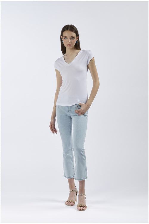 T SHIRT SCOLLO A V CON PLACCHETTE ALLE SPALLE