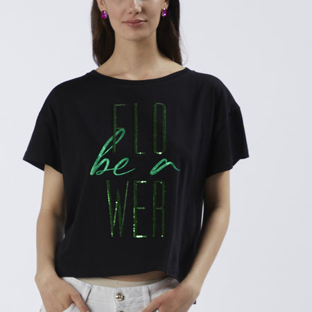 T SHIRT CROPPED A MANICHE CORTE BE A FLOWER