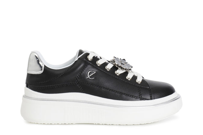SNEAKER IN PELLE CON ACCESSORIO SMALTATO
