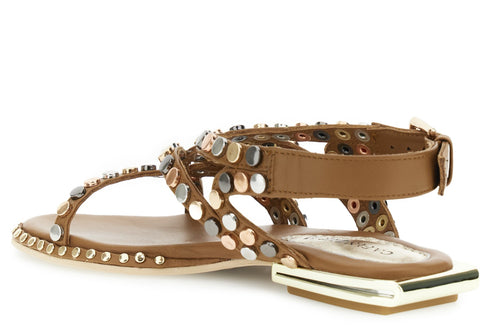 SANDALO ASIMMETRICO IN PELLE CON BORCHIE MULTICOLOR