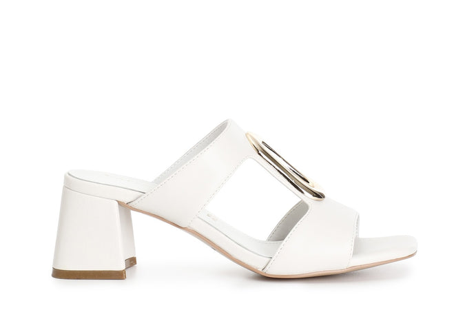 CIABATTA CON ACCESSORIO IN METALLO