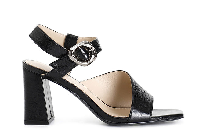 SANDALO GILDA ASIMMETRICO IN VERNICE