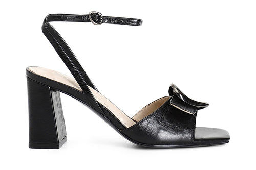 SANDALO IN VERNICE ALLA SCHIAVA CON FIBBIA