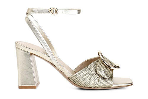 SANDALO CON ALLACCIATURA ALLA SCHIAVA ERICAMO A CORDONCINO