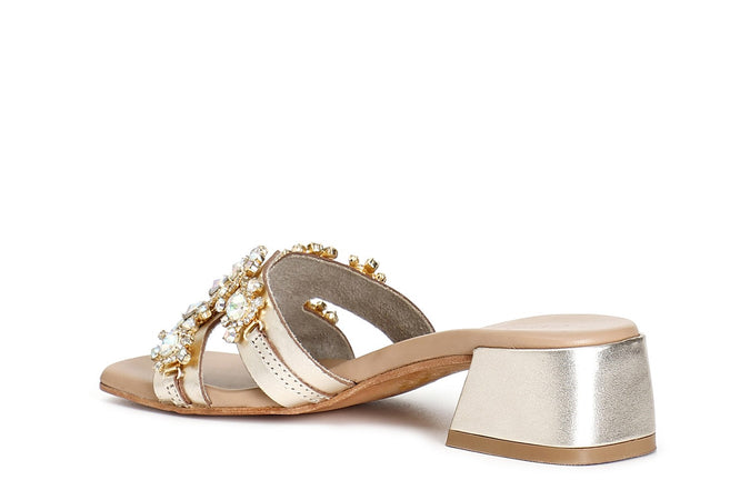 CIABATTA IN PELLE CON ACCESSORIO GIOIELLO