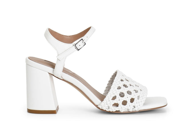 SANDALO CON TOMAIA TRAFORATA