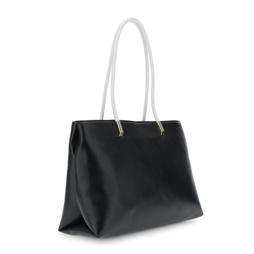 shopping con manici tubolari e applicazione di catene in metallo con infilatura