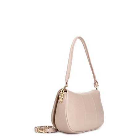 BORSA A SPALLA CON PATTINA CON MOTIVO DI PIEGHE SUL DAVANTI, TRACOLLA TUBOLARE C