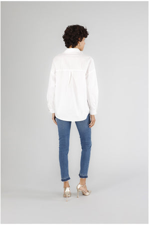 CAMICIA SCOLLATURA PROFONDA E PATTINE