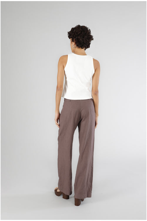 CANOTTA SCOLLATA CON PATCH