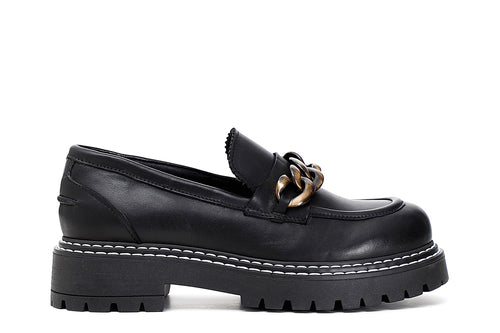 MOCASSINO IN PELLE CON ACCESSORIO CATENA