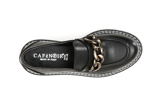 MOCASSINO IN PELLE CON ACCESSORIO CATENA