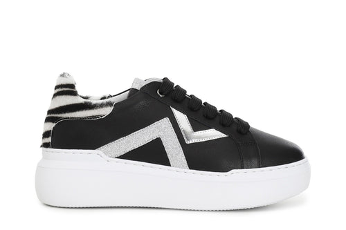 SNEAKERS IN PELLE E DETTAGLIO CAVALLINO