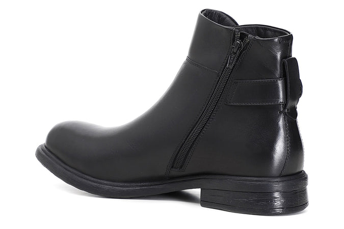 TRONCHETTO IN PELLE CON FIBBIA