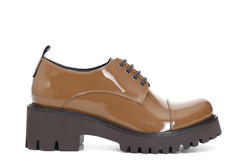 DERBY IN PELLE VERNICIATA