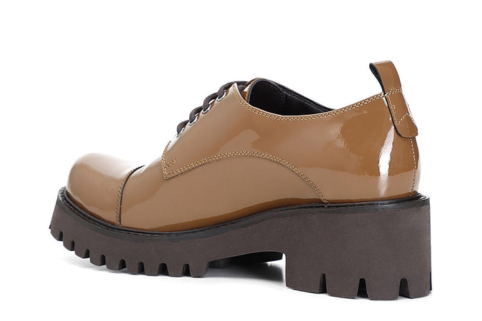 DERBY IN PELLE VERNICIATA