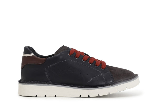 SCARPE ALLACCIATE IN PELLE