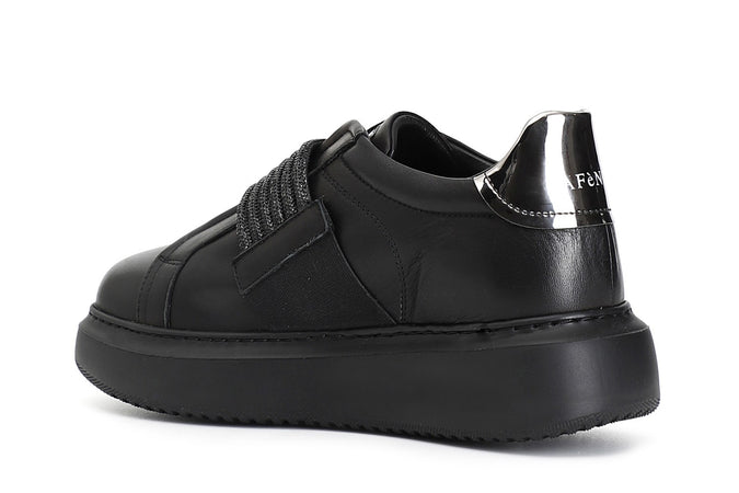 SNEAKERS IN PELLE CON ACCESSORIO STRASSE ELASTICI