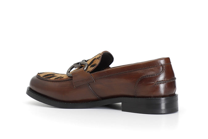 MOCASSINO IN PELLE E CAVLLINO CON MORSETTO